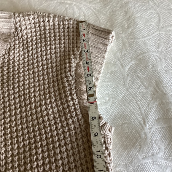 Michael Kors chunky knit tan sweater vest - machine washable. - sz LG - Picture 8 of 14